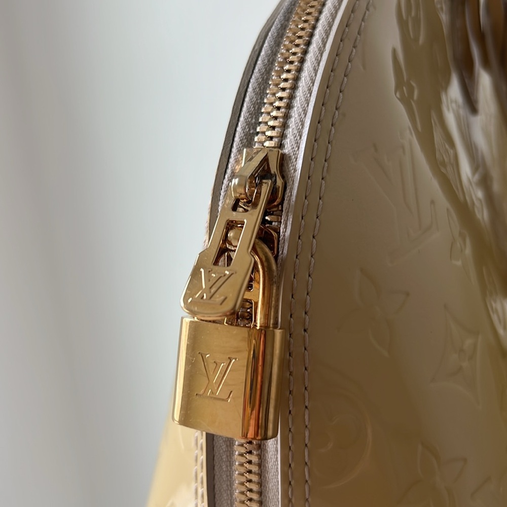 LOUIS VUITTON Vernis Alma GM Blanc Corail - Picture 7 of 17